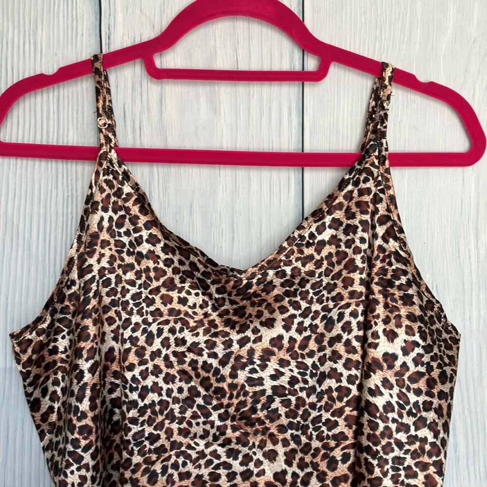 Like New!! Leopard Print Women's Sleepwear Set - Picture 3 of 7